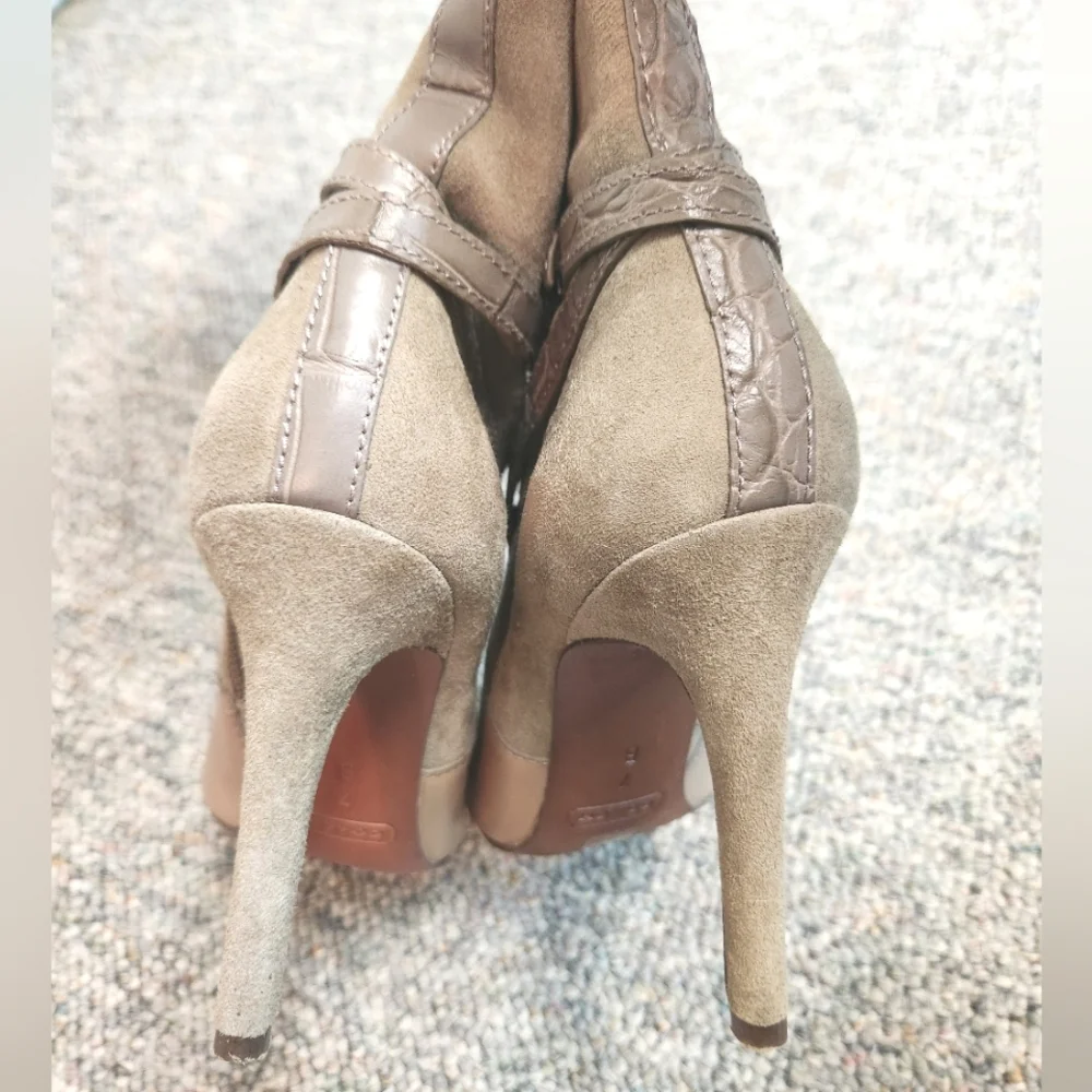 Coach Ursala Knee High Heeled Suede/ Leather Boot Light Beige/Taupe 7 - Picture 4 of 10